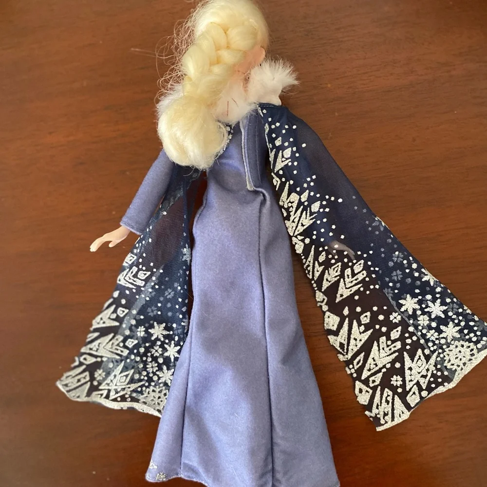 Disney Store Olaf's Frozen Adventure Elsa Doll